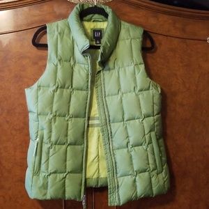 Gap down filled puffer vest